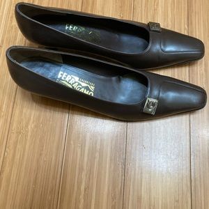 Salvatore Ferragamo 10AA kitten heel pumps